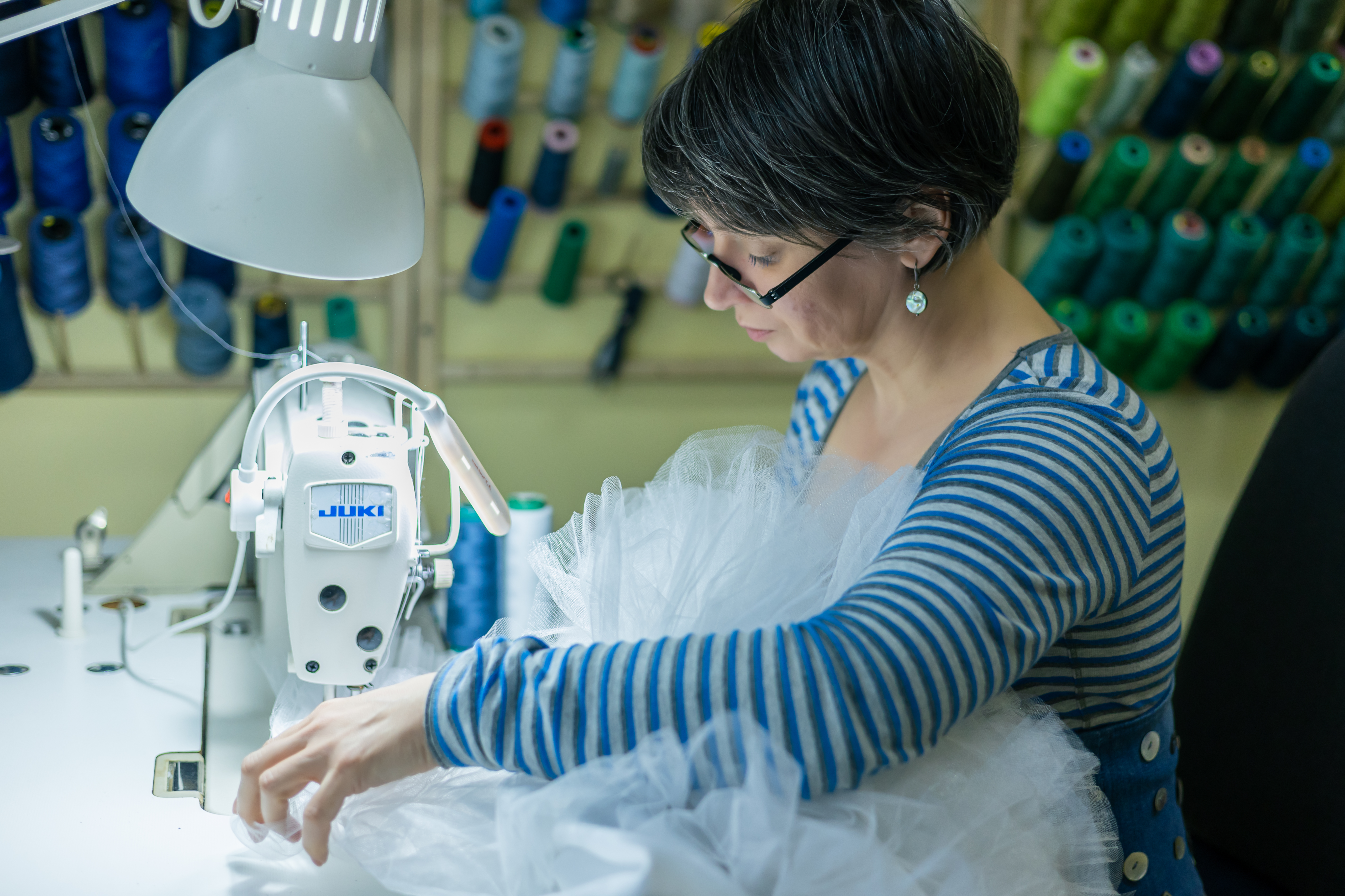 Юлия Федосеева работает над костюмами